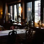 Arnold Hotel